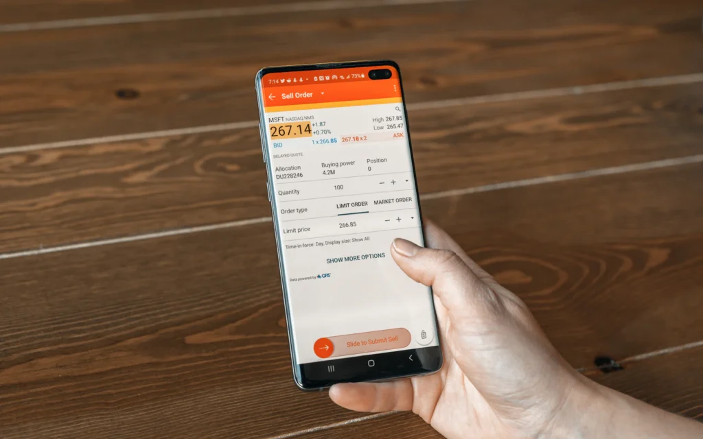Celular com aplicativo de banco: saldo das bets e devolução após a MP 1.394/2026